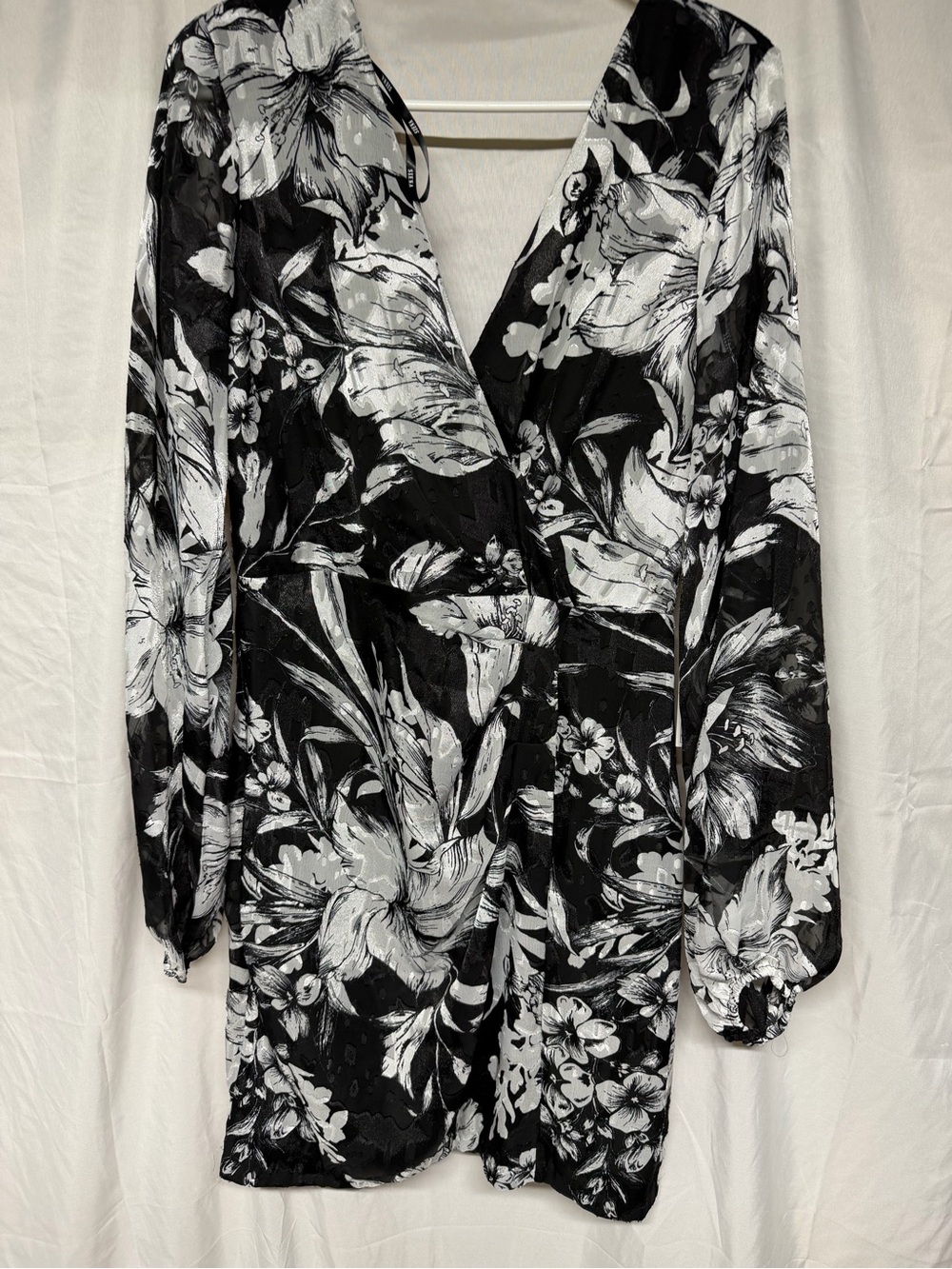 SIENA Women’s Size 10 Black White Floral Long Sleeve Mini Dress NWT $148